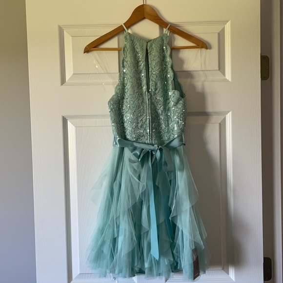 Ladies party dress! - Picture 2 of 6